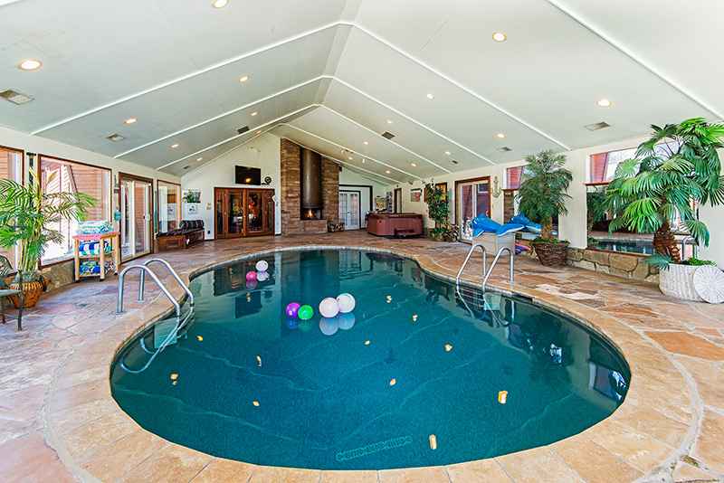 prop_2670_1463936255_7_bedroom_on_golf_course_w_indoor_pool.jpg